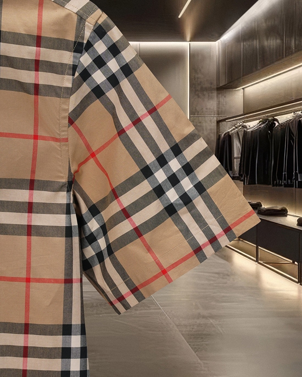 ブランドシャツ着用イメージ